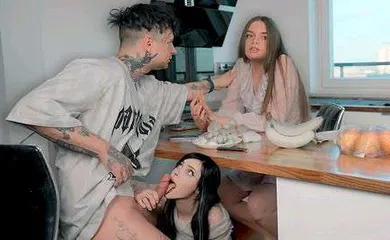 【厂牌经典】我男朋友在我面前上了我最好的朋友而我却没发现